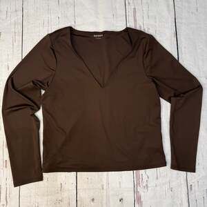 Old Navy Double Layer Sculpting V-Neck Long Sleeve Top in Chocolate Brown
